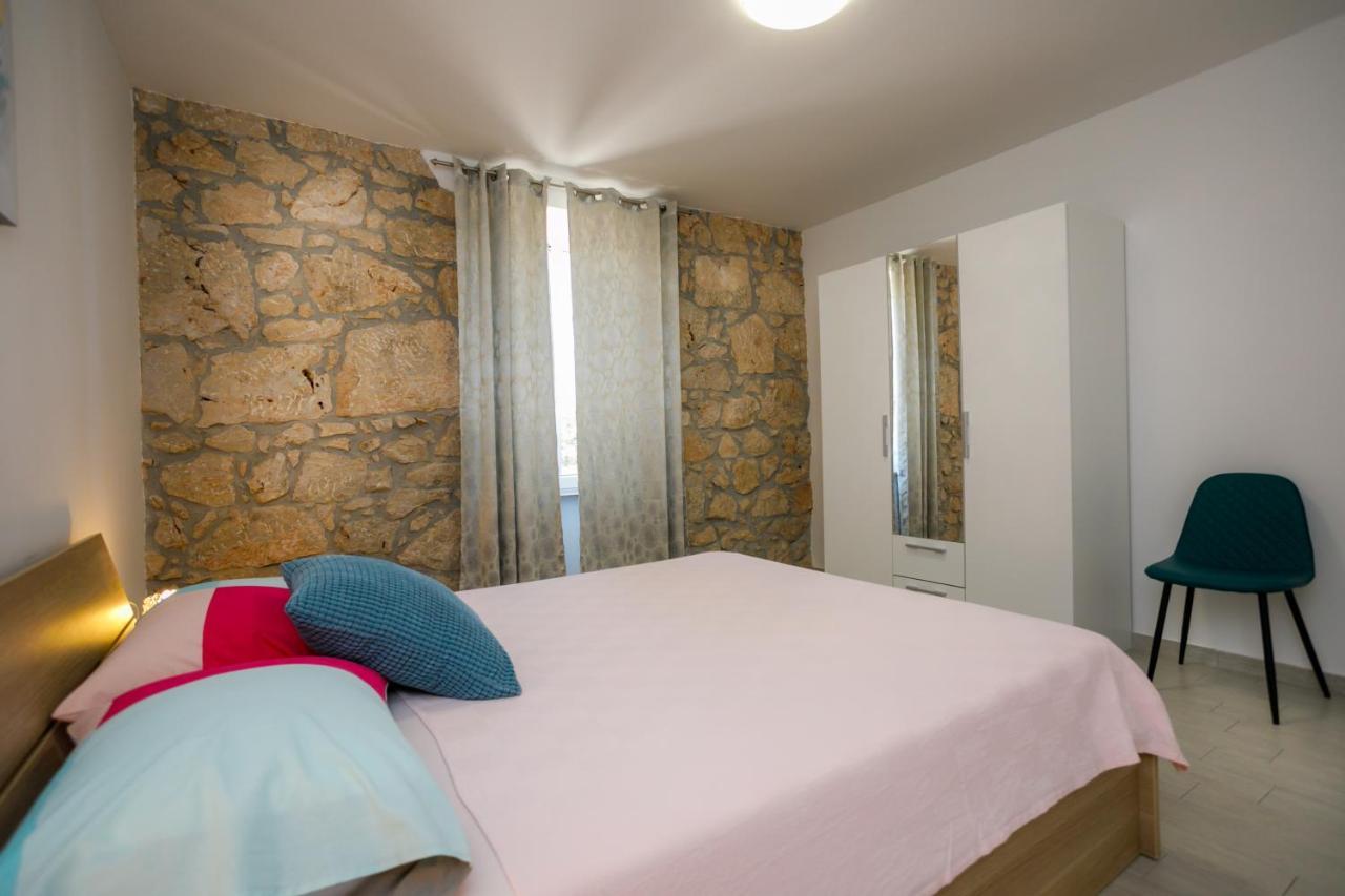 Oliva Apartment Vrbnik Bagian luar foto