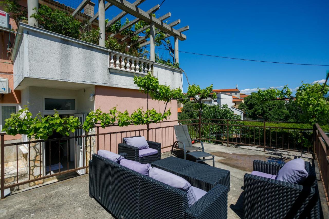 Oliva Apartment Vrbnik Bagian luar foto