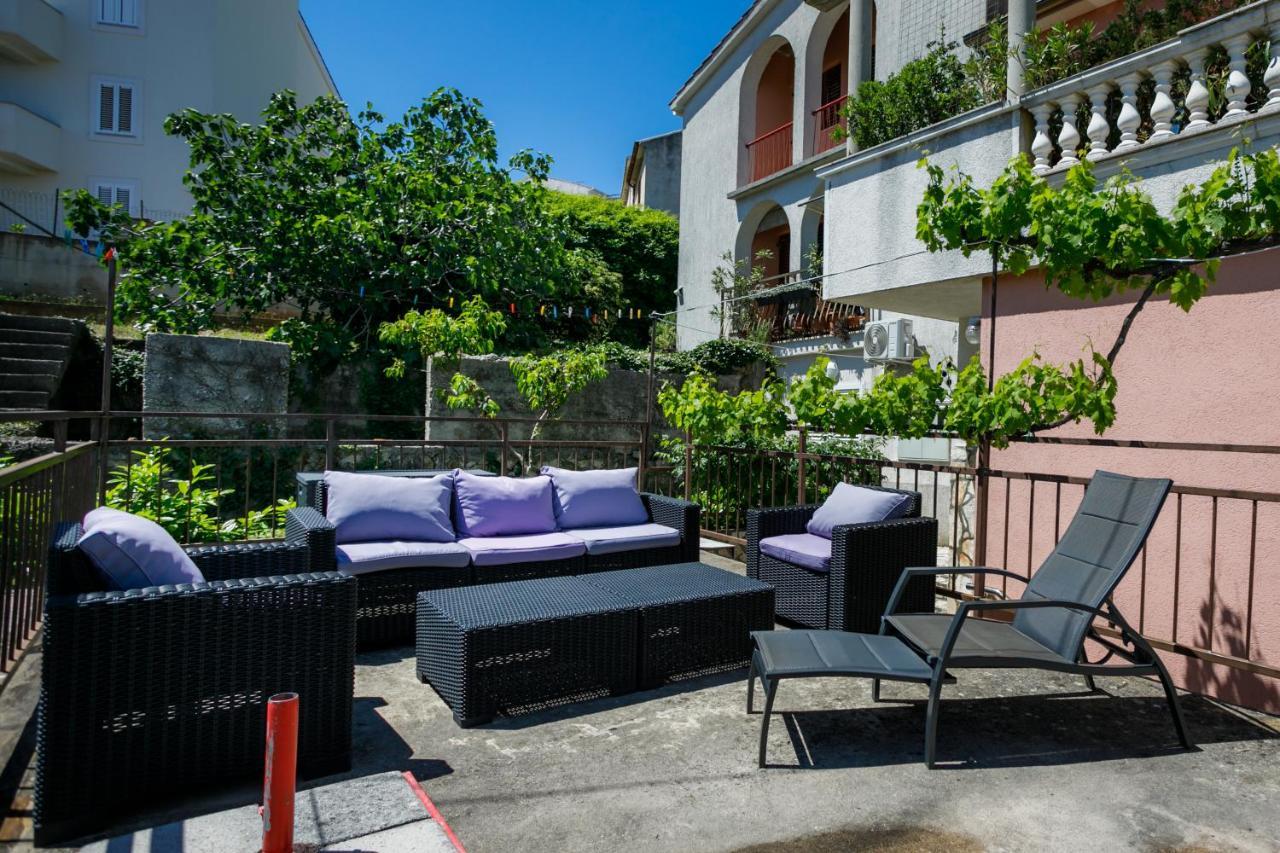 Oliva Apartment Vrbnik Bagian luar foto