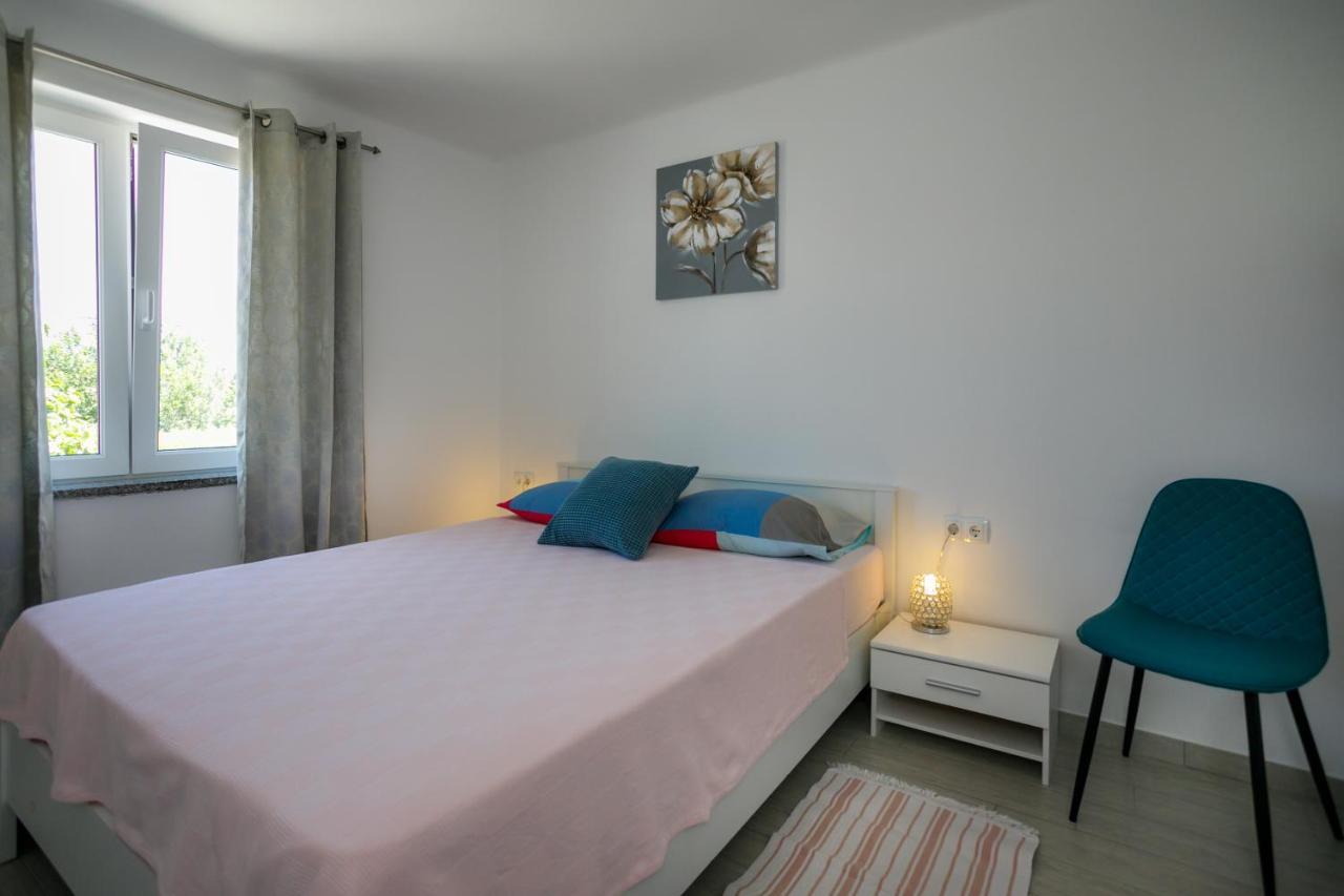 Oliva Apartment Vrbnik Bagian luar foto