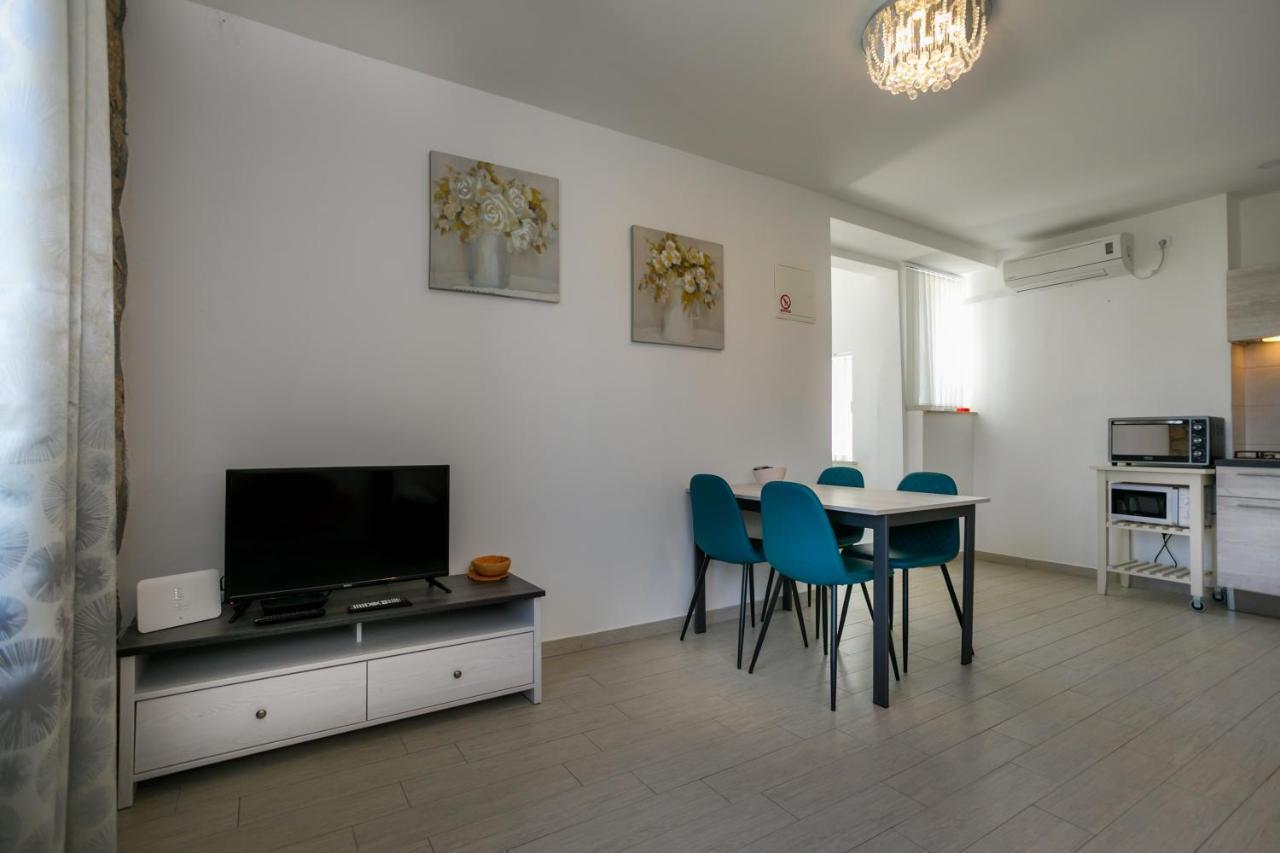 Oliva Apartment Vrbnik Bagian luar foto