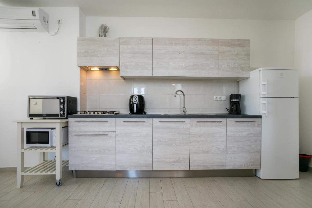 Oliva Apartment Vrbnik Bagian luar foto