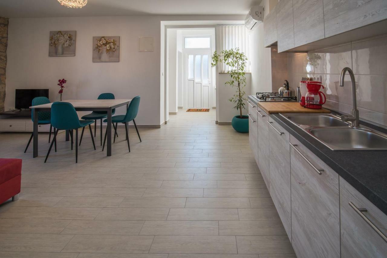 Oliva Apartment Vrbnik Bagian luar foto